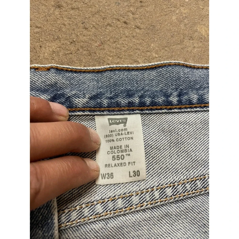 Levis 550‎ Jeans Mens 36x30 Light Wash Blue Relaxed Tapered Zip Fly Distressed